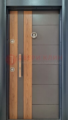 Коричневая входная дверь c МДФ панелью ЧД-01 в частный дом в Наро-Фоминске