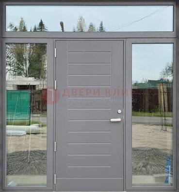 Серая стальная дверь с панелью МДФ и стеклянными фрамугами ДФГ-28 в Наро-Фоминске
