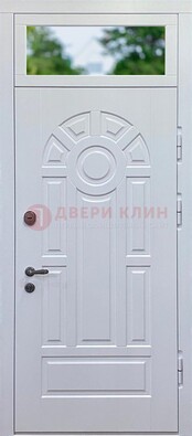 Белая входная дверь со стеклом и верхней фрамугой ДФГ-3 в Волхове
