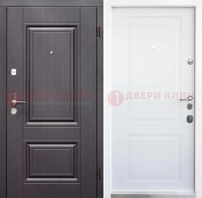 Темная входная дверь с белой МДФ внутри ДМ-238 в Наро-Фоминске