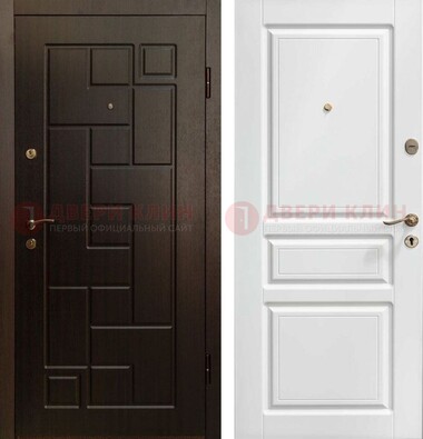 Входная дверь Коричневая металлическая филенчатая с белой МДФ внутри ДМ-241 в Наро-Фоминске