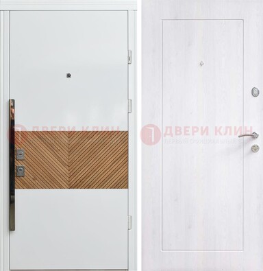 Белая железная дверь МДФ горизонтальной вставкой ДМ-265 в Наро-Фоминске