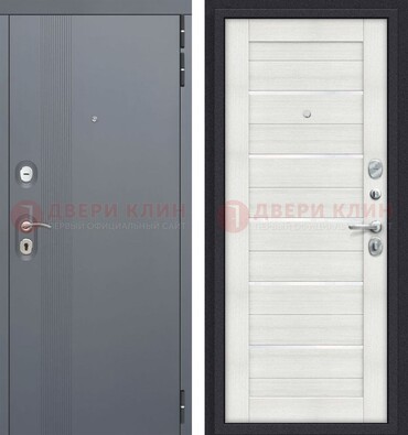 Железная дверь с серой и белой МДФ со стеклом внутри ДМ-462 в Наро-Фоминске