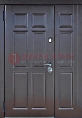 Тёмная двухстворчатая входная дверь для коттеджа с МДФ ДМ-533 в Наро-Фоминске