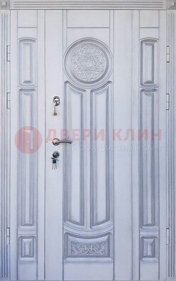 Белая двухстворчатая дверь с массивом дуба ДМД-72 в Наро-Фоминске