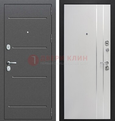 Серая железная дверь с порошковым напылением и МДФ с молдингами ДП-264 в Наро-Фоминске