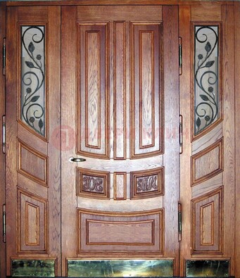 Парадная дверь со стеклом и ковкой ДПР-35 для загородного дома в Наро-Фоминске