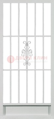 Белая стальная решетчатая дверь с ковкой ДР-35 в Наро-Фоминске