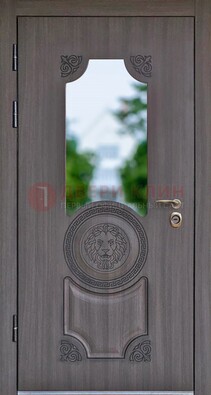 Темная железная дверь со стеклом и узором ДС-18 в Наро-Фоминске