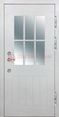Белая уличная дверь со стеклом ДС-30 в Наро-Фоминске