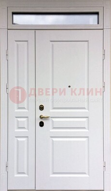 Белая двухстворчатая металлическая дверь со стеклом ДС-63 в Наро-Фоминске