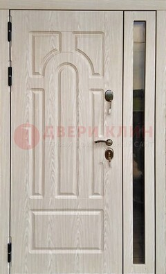Белая металлическая дверь со стеклом ДС-68 в Наро-Фоминске