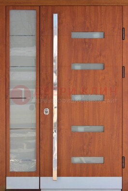 Коричневая металлическая дверь со стеклом ДС-72 в Наро-Фоминске