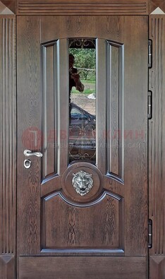 Коричневая уличная дверь со стеклом и ковкой ДСК-107 в Наро-Фоминске