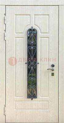 Светлая стальная дверь со стеклом и ковкой ДСК-118 в Наро-Фоминске