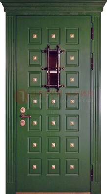 Зеленая уличная дверь со стеклом и ковкой для коттеджа ДСК-139 в Наро-Фоминске