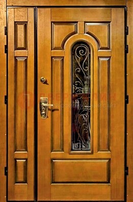 Распашная металлическая дверь со стеклом и ковкой для дома ДСК-152 в Наро-Фоминске