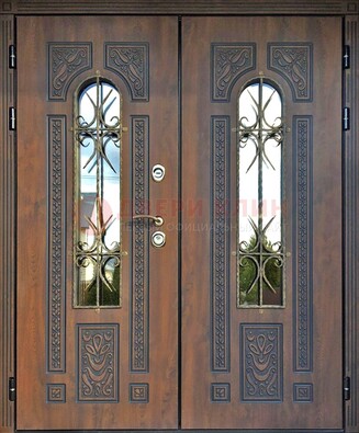 Двухстворчатая стальная дверь со стеклом и ковкой для дома ДСК-153 в Санкт-Петербурге