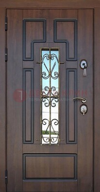Уличная дверь со стеклом и ковкой в коричневом цвете ДСК-181 в Ростове-На-Дону
