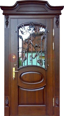 Классическая стальная дверь с Виноритом со стеклом и ковкой ДСК-208 в Пензе