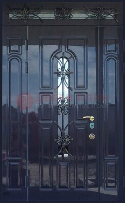 Глянцевая полуторная дверь Винорит стекло и ковка ДСК-275 в Наро-Фоминске