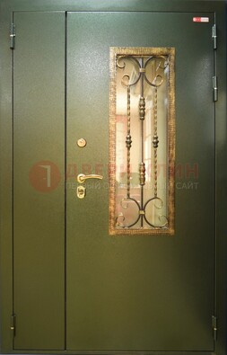 Стальная дверь со стеклом и ковкой ДСК-29 для квартиры в Наро-Фоминске
