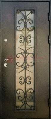 Входная дверь Дверь со стеклом и ковкой черного цвета ДСК-76 для веранды в Наро-Фоминске