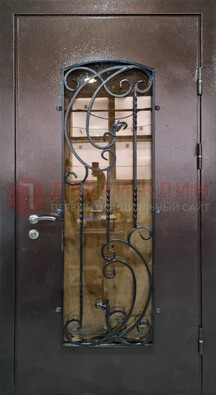 Металлическая дверь со стеклом и ковкой ДСК-95 для магазина в Севастополе