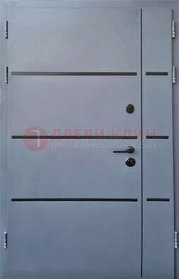 Серая металлическая тамбурная дверь с молдингами ДТМ-42 в Наро-Фоминске