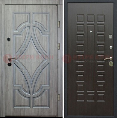 Стальная серая дверь с узором и виноритом Венге внутри ДВТ-131 в Наро-Фоминске
