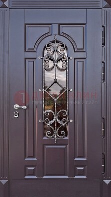 Темная уличная дверь с виноритом и стеклом с ковкой ДВТ-164 в Наро-Фоминске