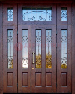 Коричневая парадная дверь с виноритом и ковкой ДВТ-168 в Наро-Фоминске