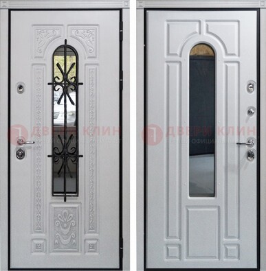Белая стальная дверь с виноритом и ковкой снаружи ДВТ-197 в Наро-Фоминске
