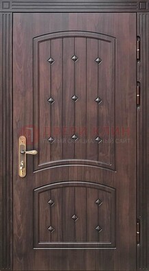 Коричневая уличная дверь с виноритом для дома ДВТ-235 в Наро-Фоминске