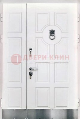Белая входная дверь с виноритом ДВТ-246 в Наро-Фоминске