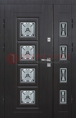 Чёрная двухстворчатая железная дверь с МДФ и витражом ВЖ-35 в Петрозаводске